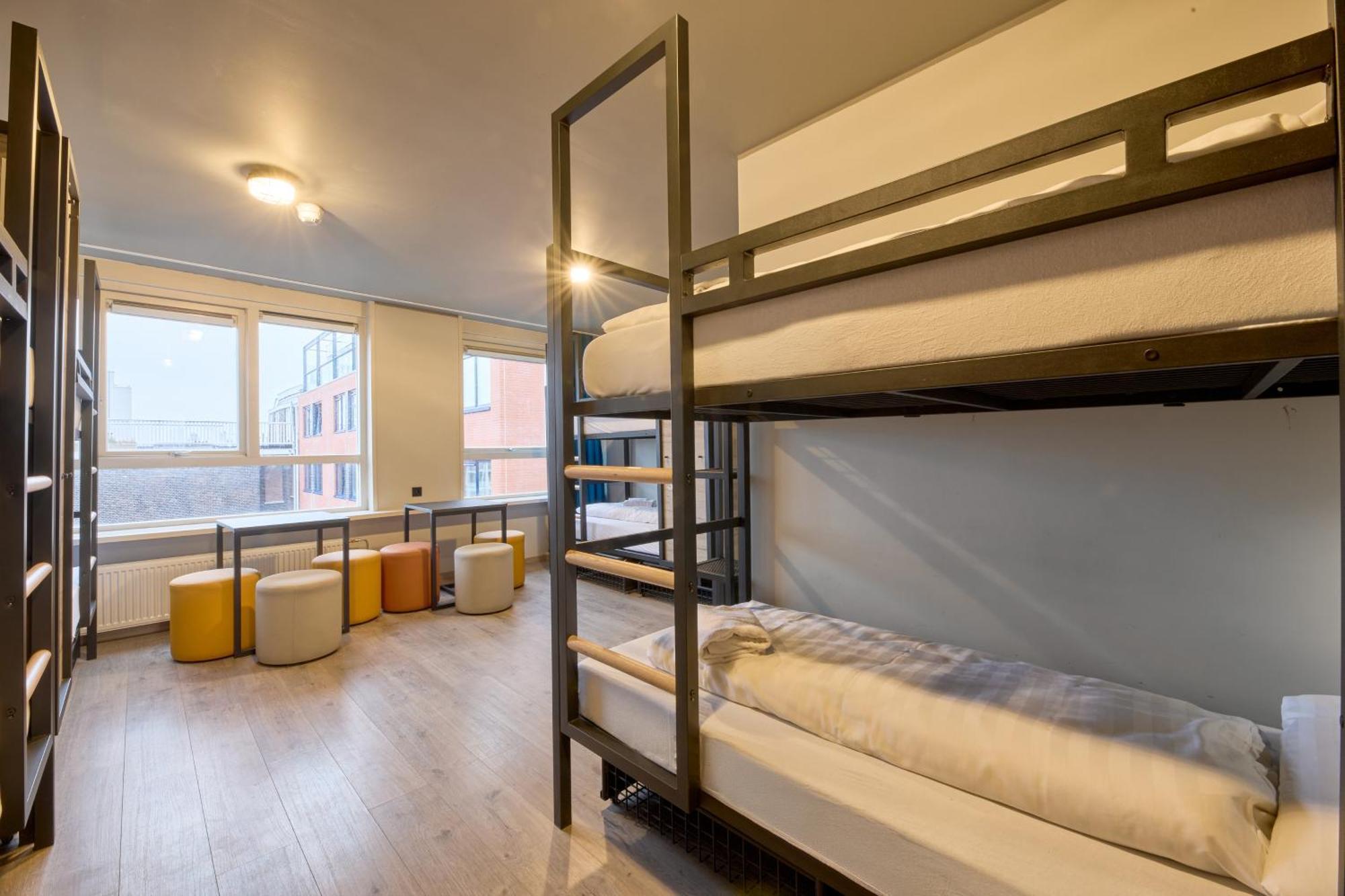 Bed 8-Bed Dormitory Room