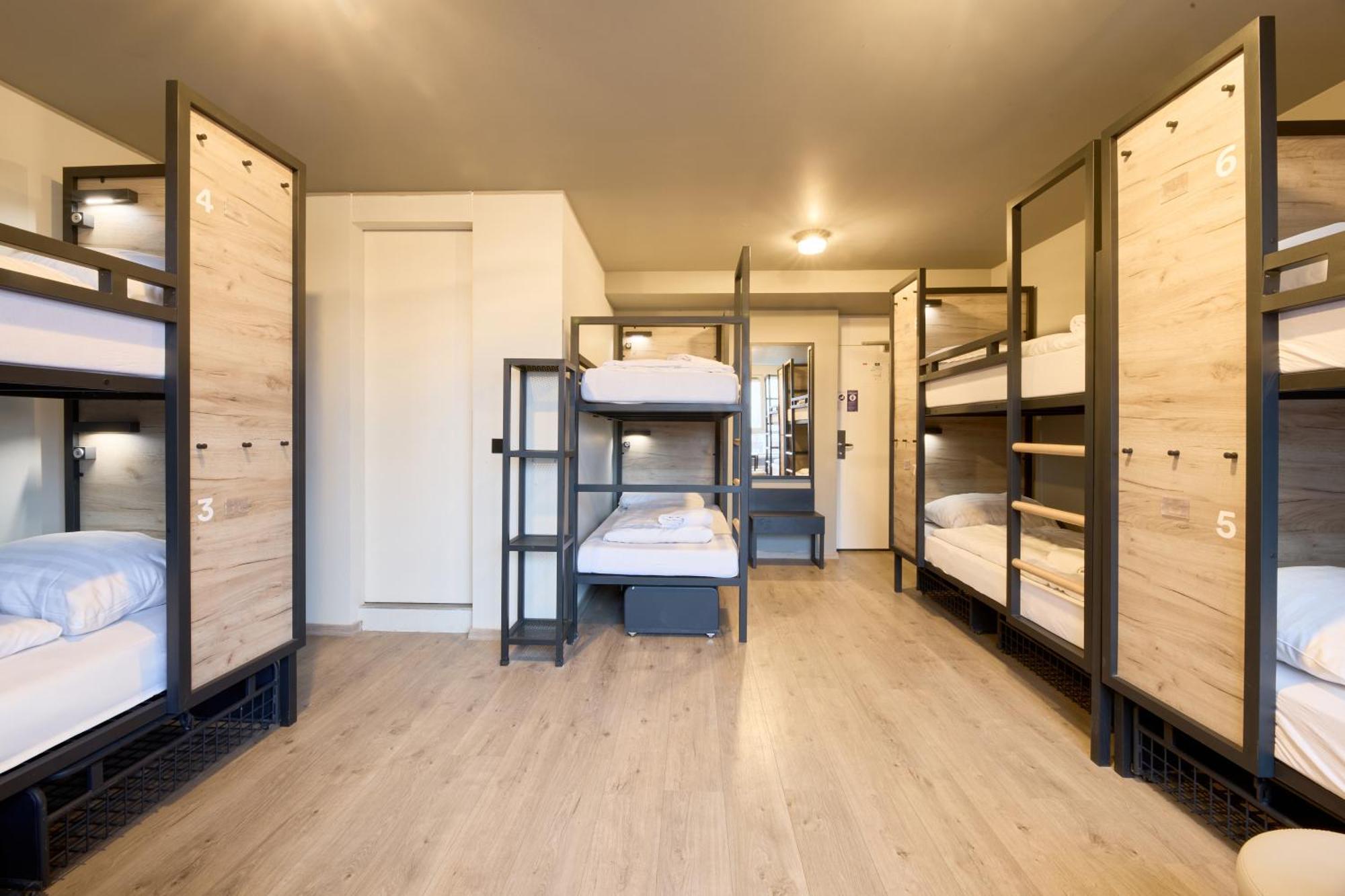 Bed 8-Bed Dormitory Room